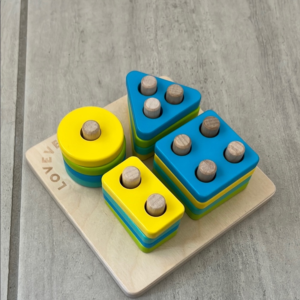 LOVEVERY sort and stack peg puzzle